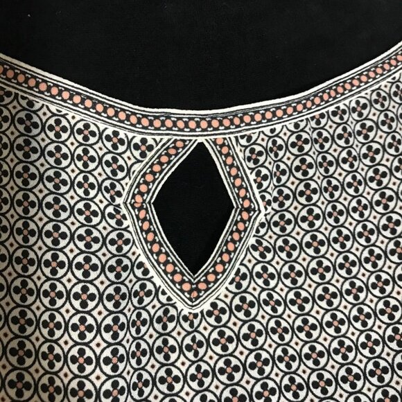 Max Studio Long Sleeve Print Keyhole Top in White/Black - Size Medium - Picture 7 of 8